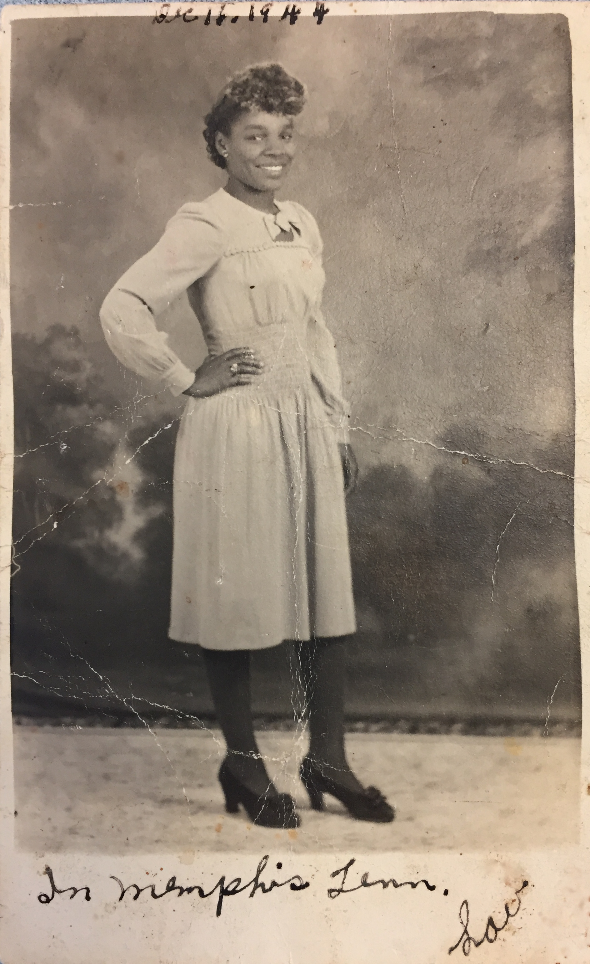 LOU HENRY TAYLOR - PORTRAIT TAKEN IN MEMPHIS, DECEMBER 1944