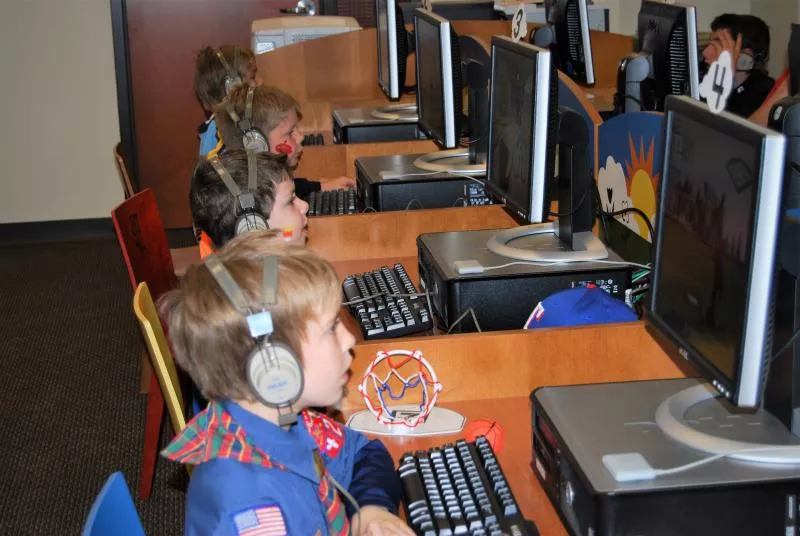 Kids at the computer at southwest branch 2007